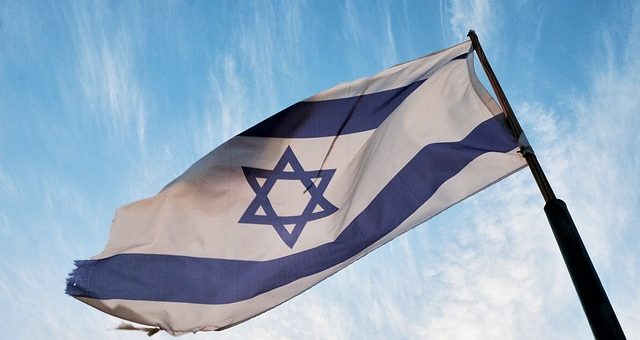 Israelische Flagge weht im Wind