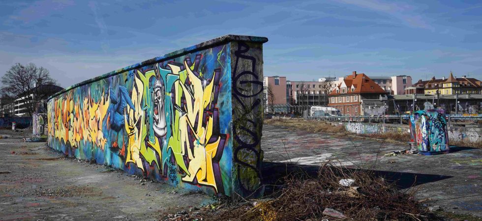 Graffitimauer in bunt